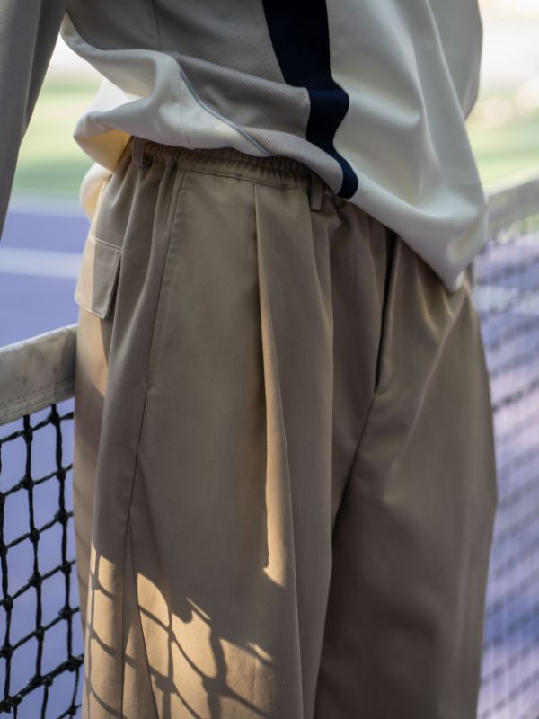 柔らかな質感と通気性を兼ね備えたテンセルパンツ