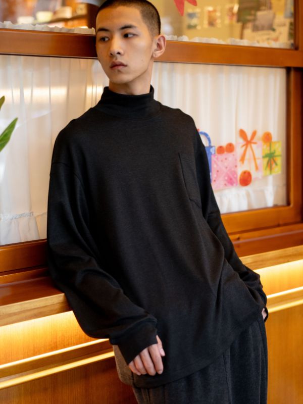 ストレッチ素材長袖シャツ – タイトフィットでも快適な長袖インナー