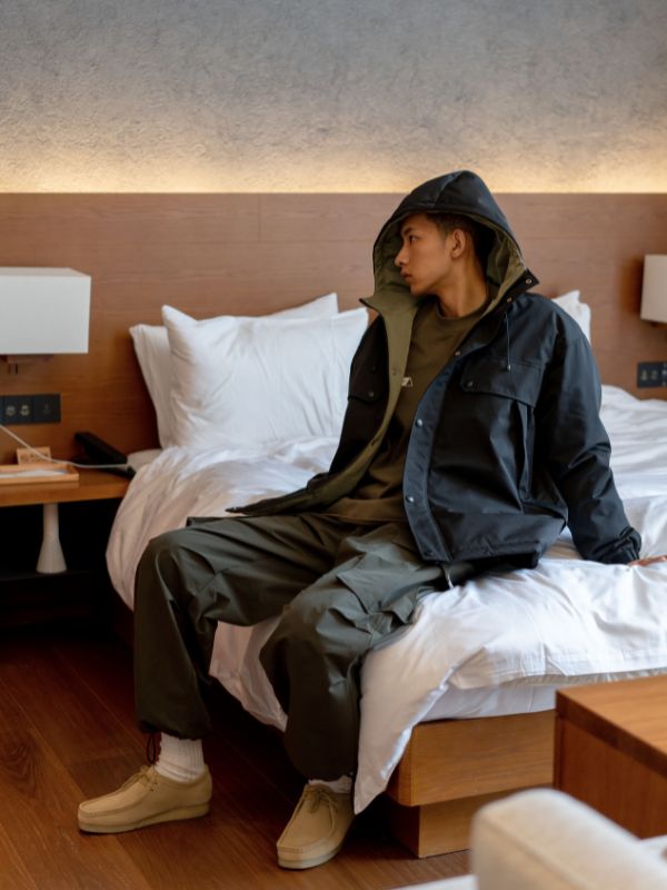 スタイリッシュなフード付きキルティングジャケット メンズ・都市生活向け