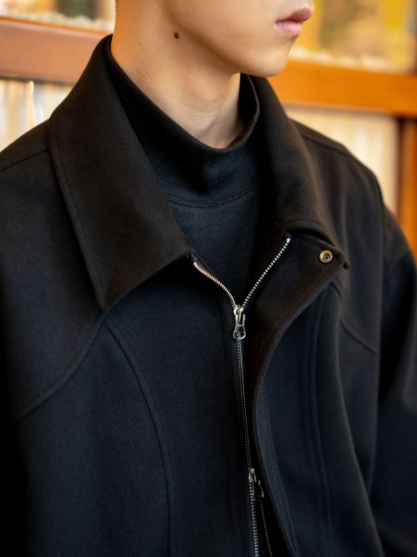 テクスチャーのあるストレッチテックジャケット