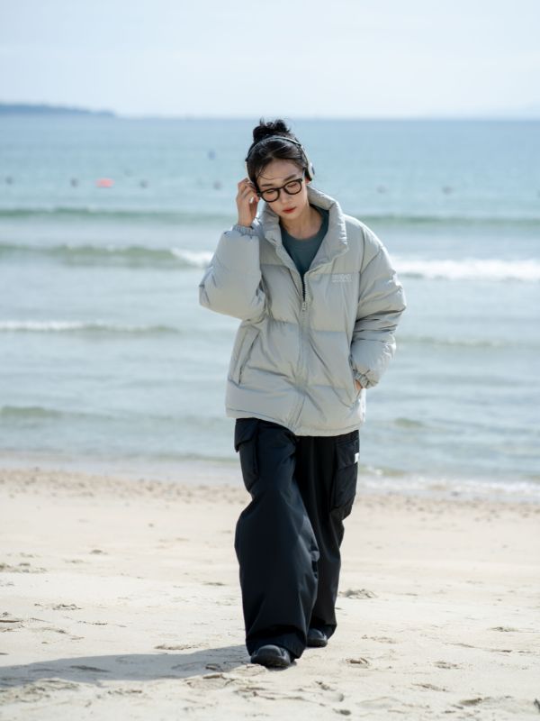 スマートで実用的な防風パンツ アーバンアウトドアスタイル