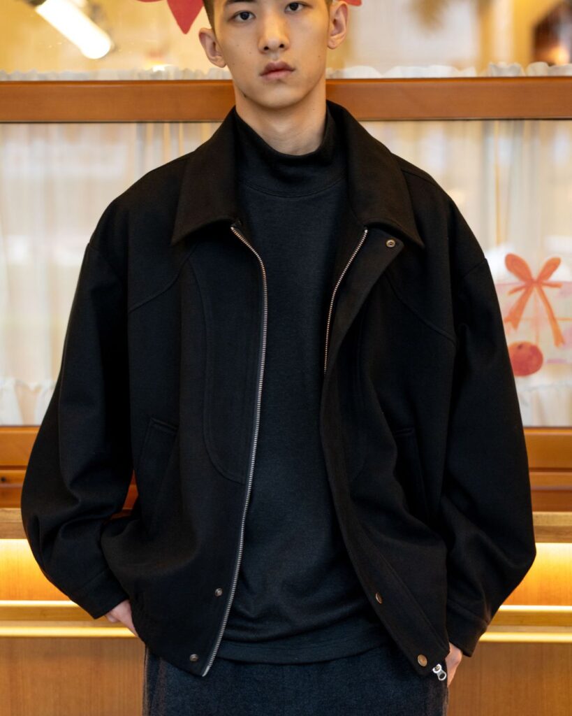 表情のあるストレッチテックジャケット