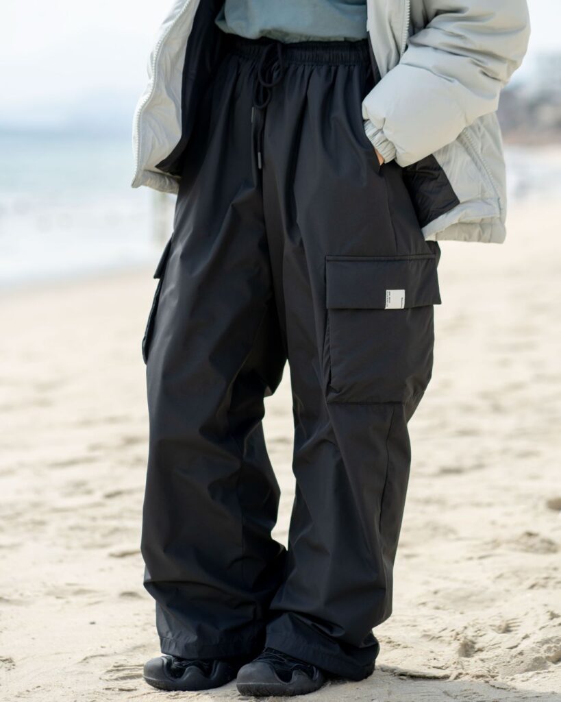 軽量でシワになりにくいアーバンスタイルパンツ